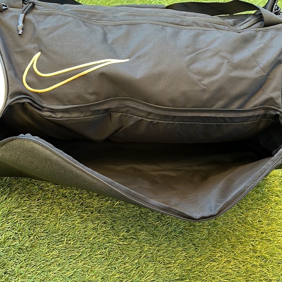 Nike Elite Basketball Duffel Bag - Picture 9 of 9